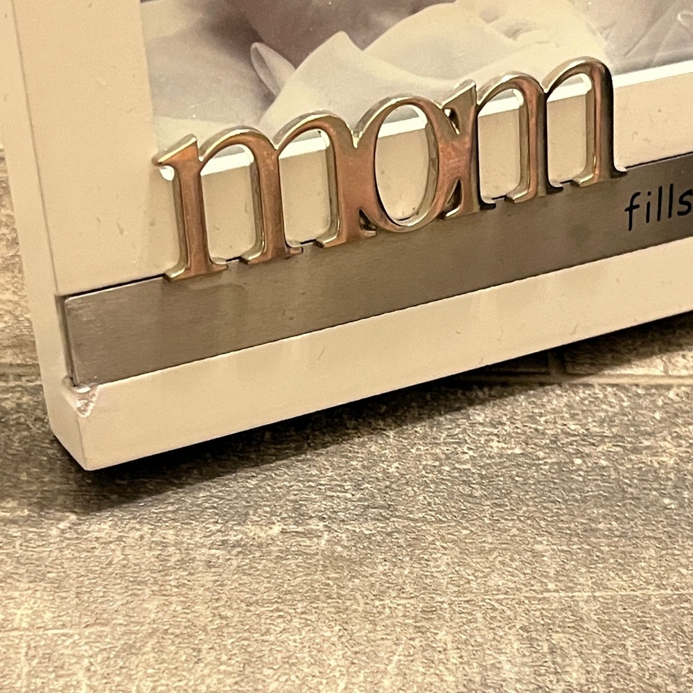 White 'Mom' Photo Frame - Picture 6 of 10